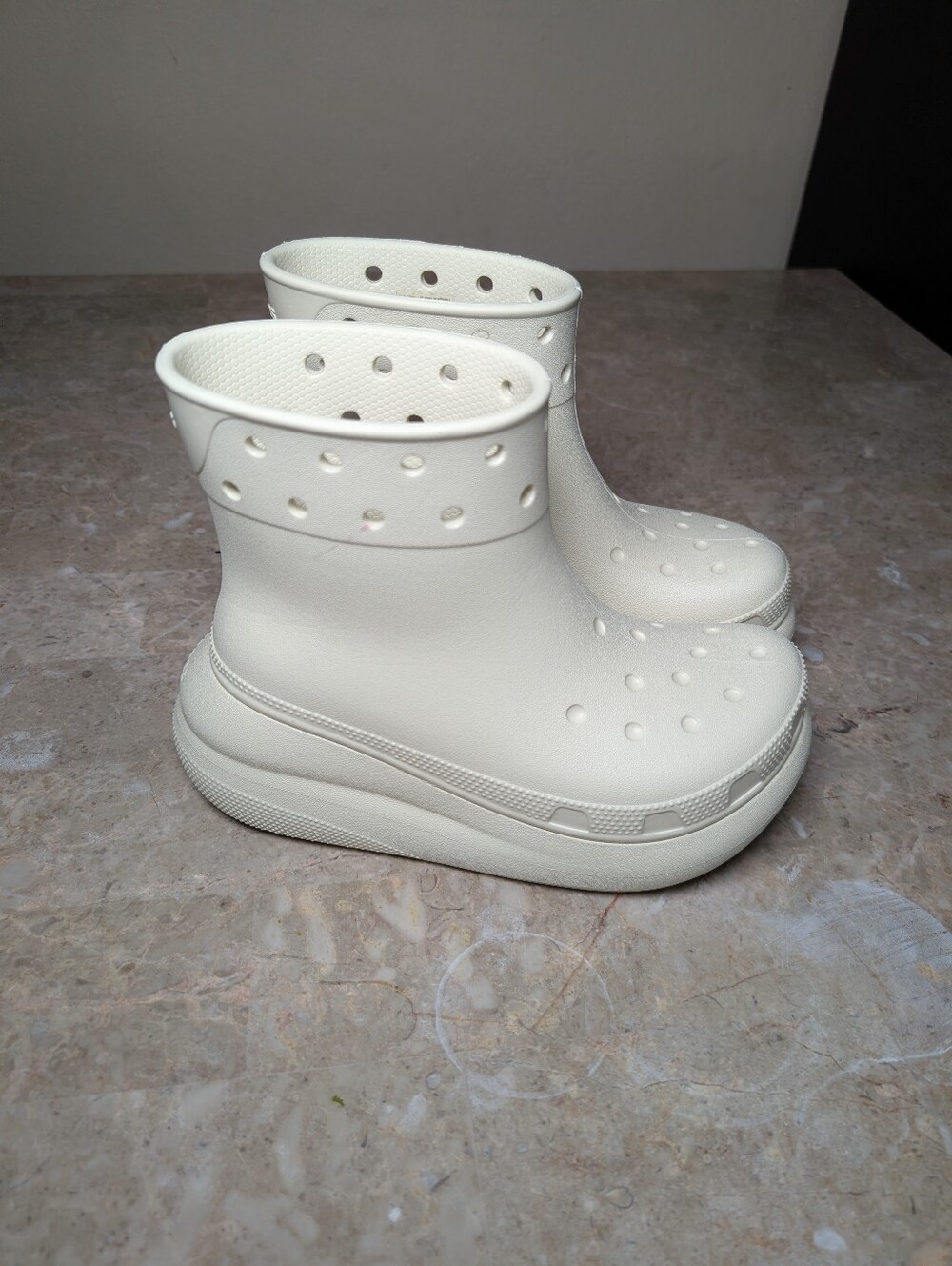Crocs Clasisc Crush Bone Tone Chucky Platform Boots Women's Size 5 No Box